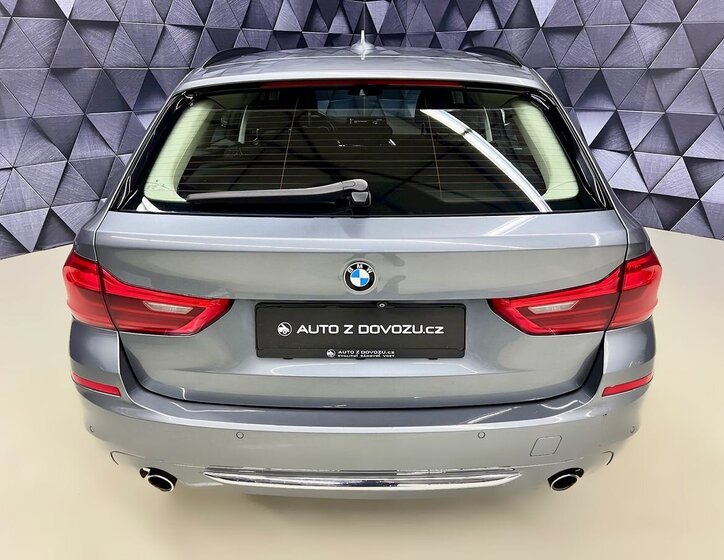 BMW Řada 5 Kombi 3,0 l 195 kw
