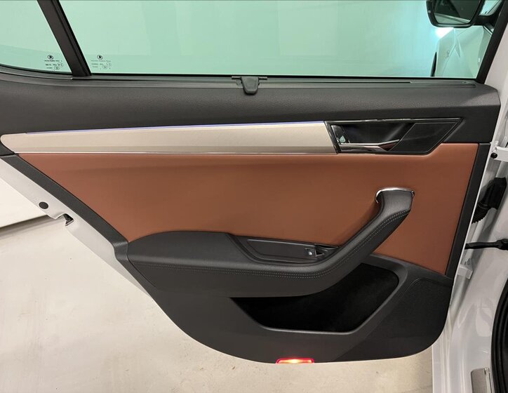 Škoda Superb Liftback 1,4 l 160 kw