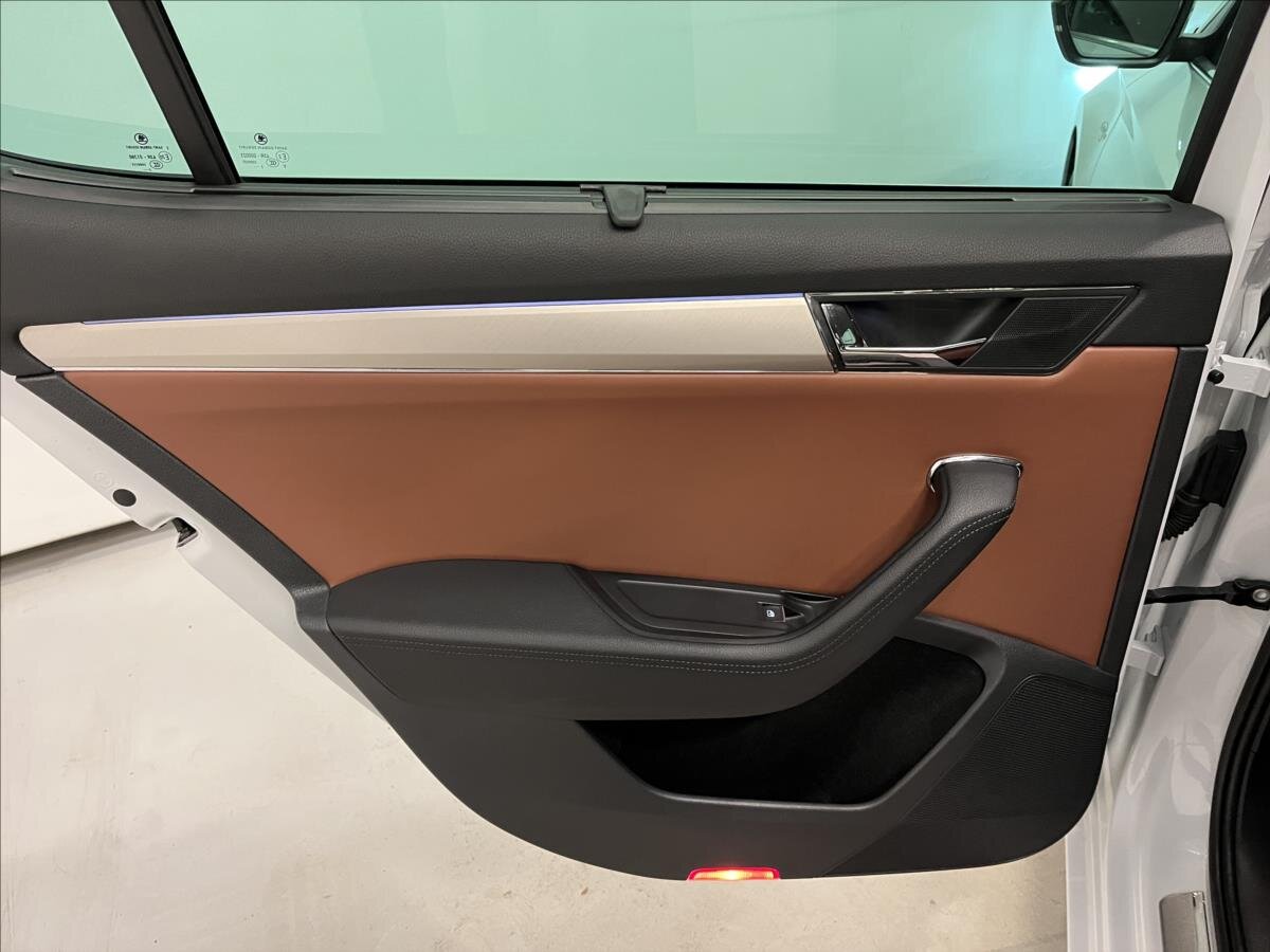 Škoda Superb Liftback 1,4 l 160 kw