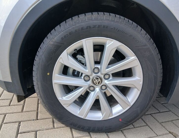 Toyota C-HR SUV / Terénní 1,8 l 72 kw