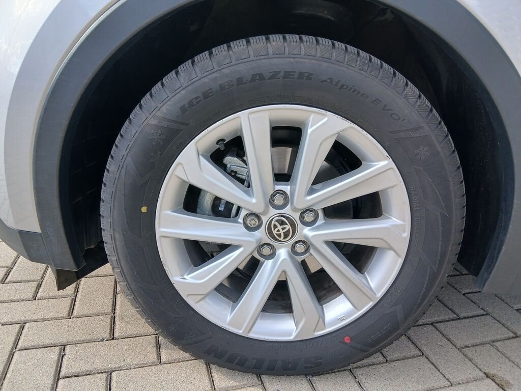 Toyota C-HR SUV / Terénní 1,8 l 72 kw