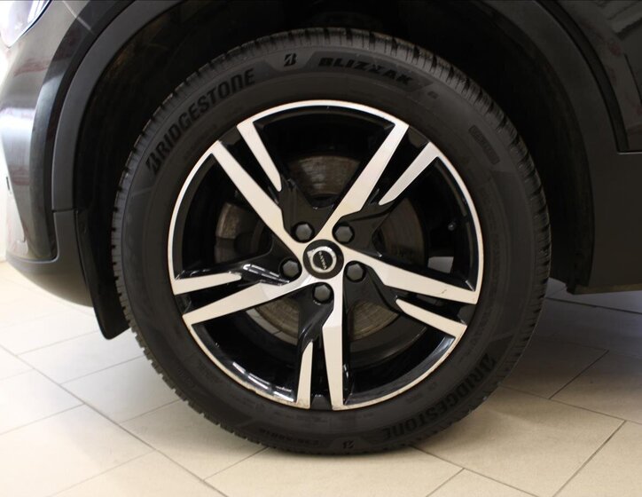 Volvo XC40 Kombi 2,0 l 145 kw