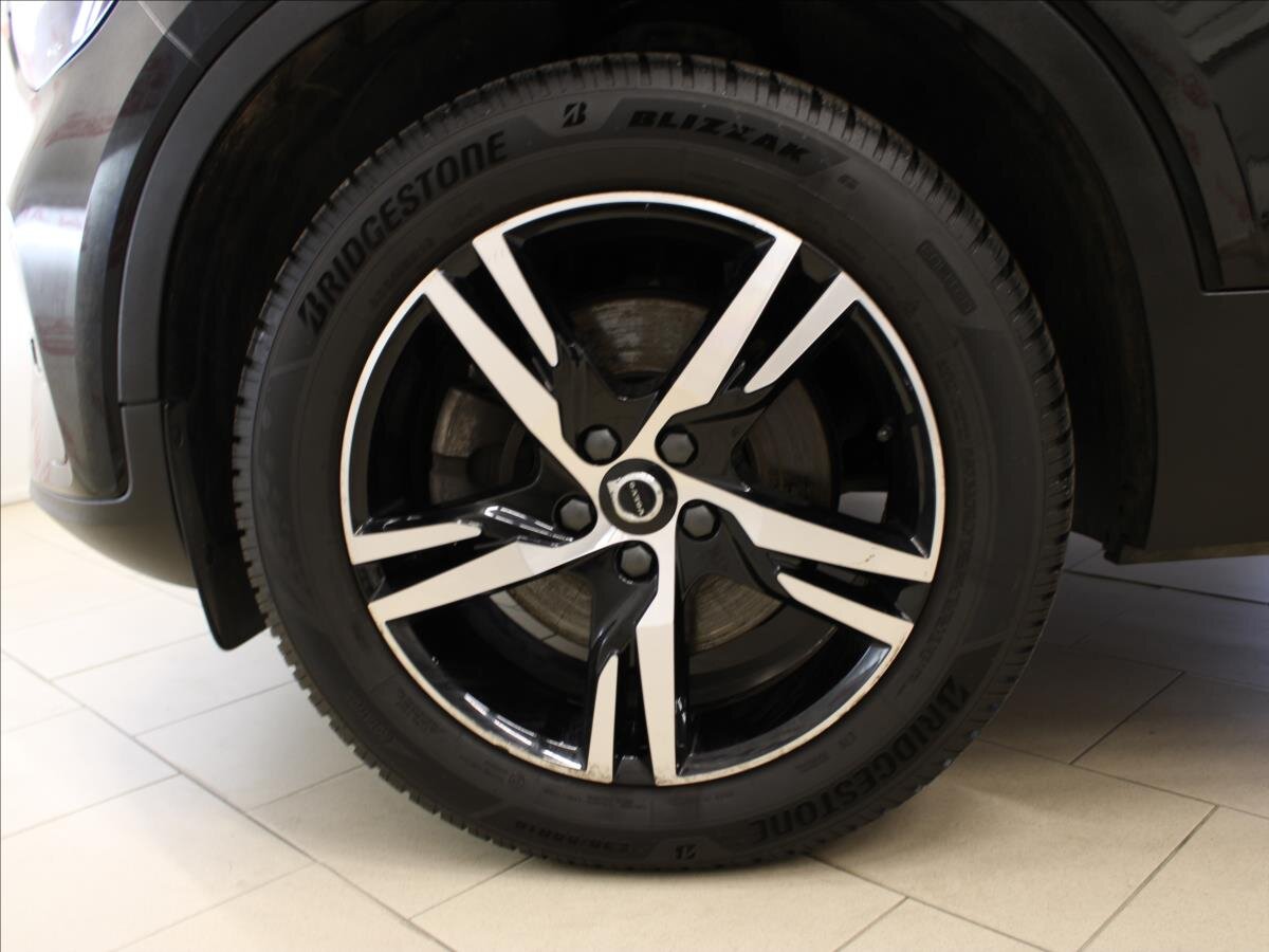 Volvo XC40 Kombi 2,0 l 145 kw