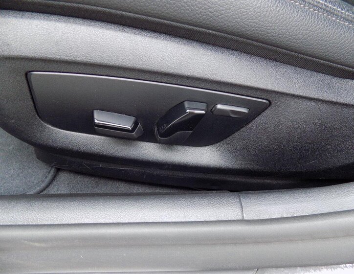 BMW Řada 5 Kombi 3,0 l 195 kw