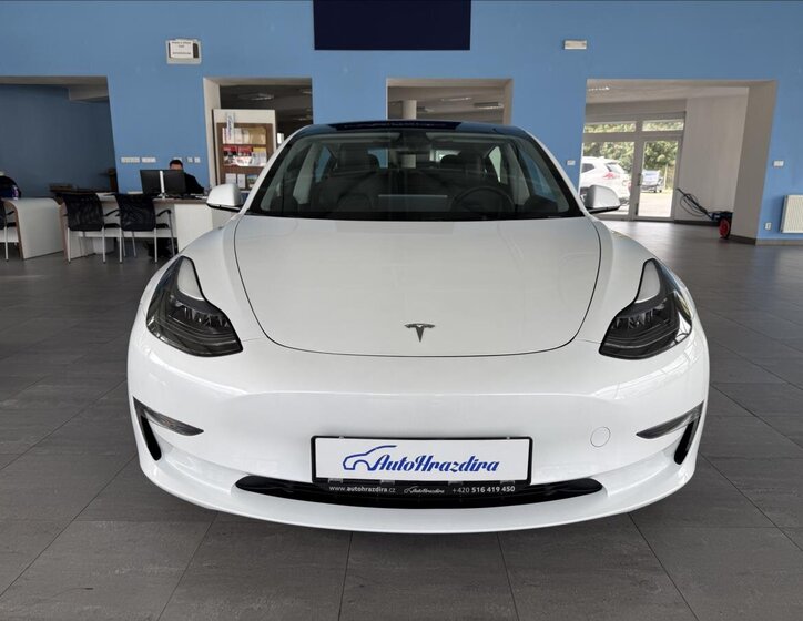 Tesla Model 3 Sedan 0,0 366 kw