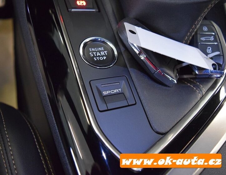 Peugeot 5008 MPV 1,5 l 96 kw