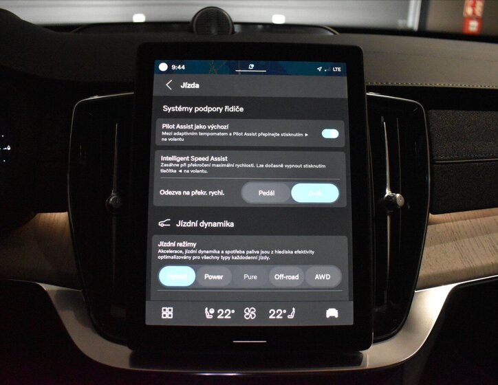 Volvo XC90 SUV / Terénní 2,0 l 228 kw