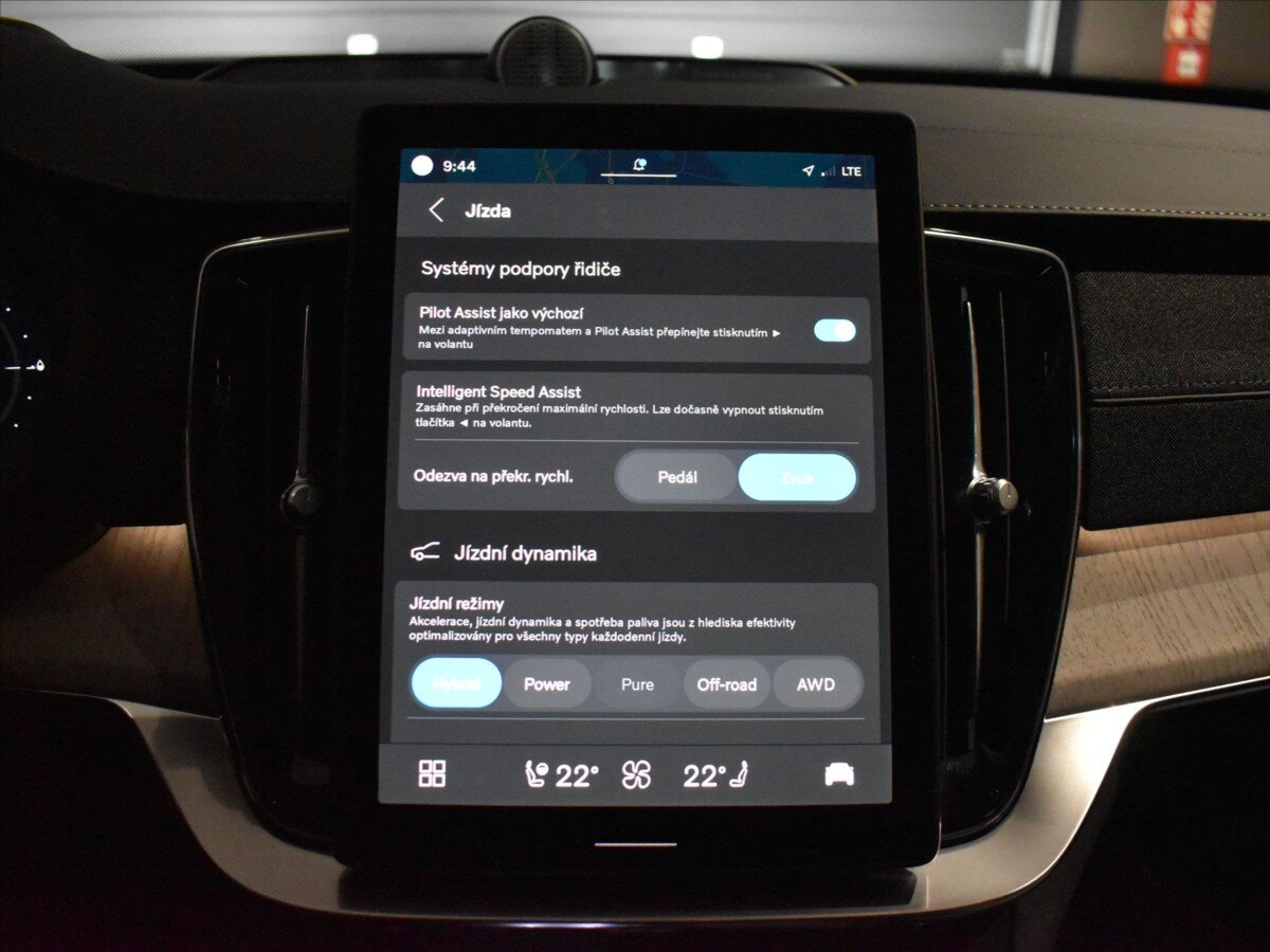 Volvo XC90 SUV / Terénní 2,0 l 228 kw