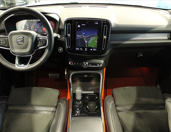 Volvo XC40 SUV / Terénní 2,0 l 140 kw