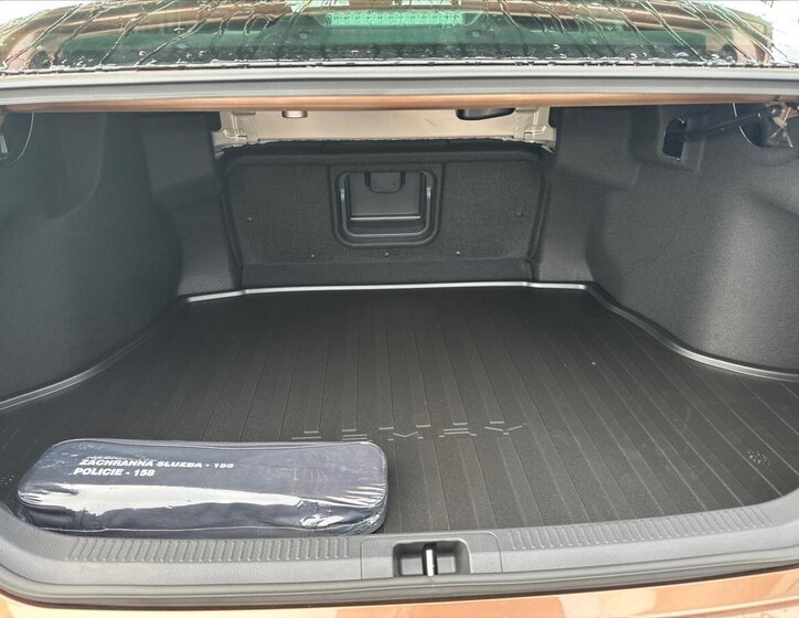 Toyota Camry Sedan 2,5 l 137 kw