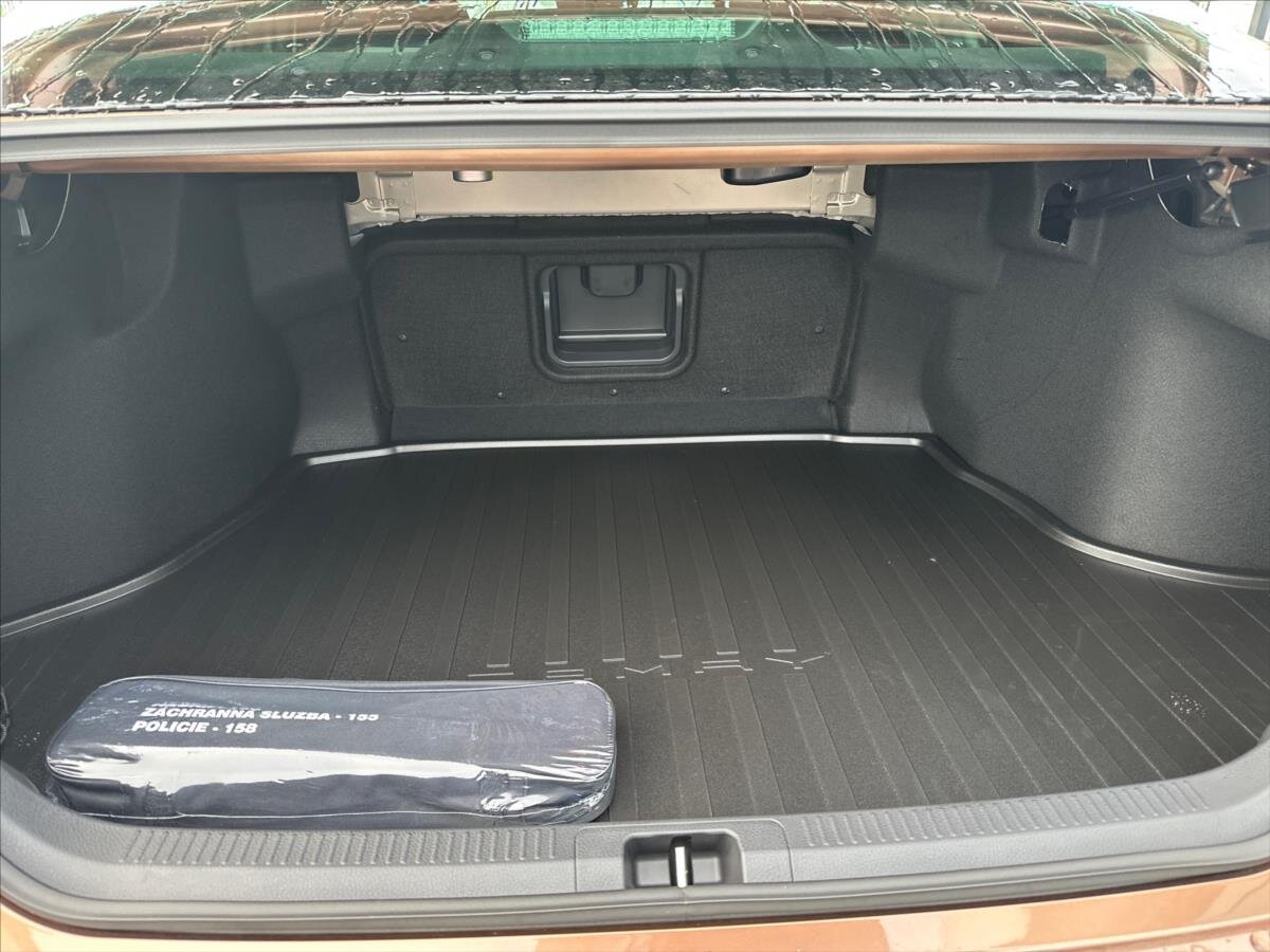 Toyota Camry Sedan 2,5 l 137 kw