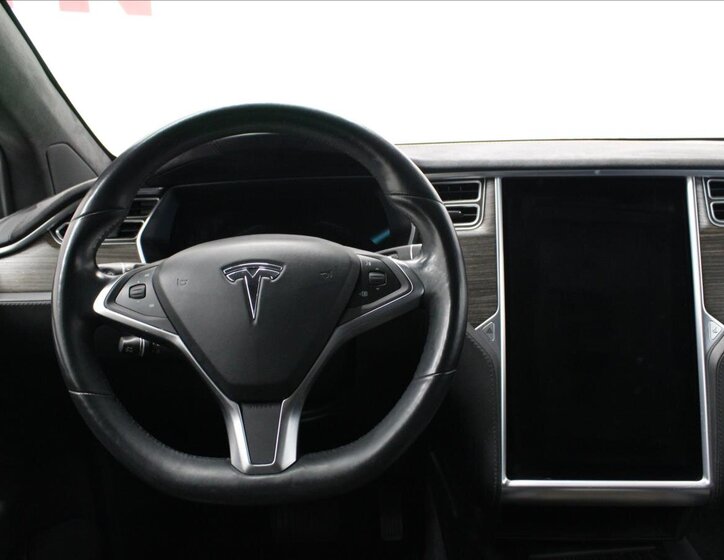 Tesla Model X 18