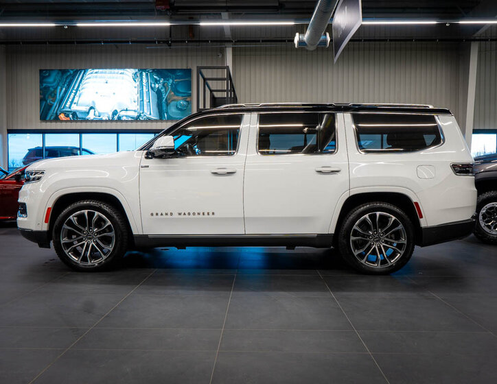 Jeep Grand Wagoneer SUV 6,4 l 351 kw