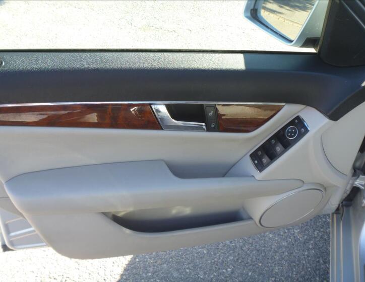 Mercedes-Benz Třídy C Kombi 2,1 l 100 kw