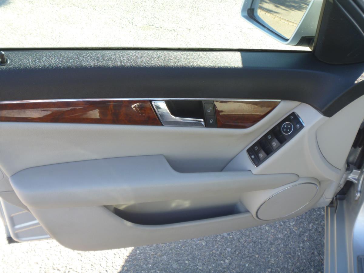 Mercedes-Benz Třídy C Kombi 2,1 l 100 kw