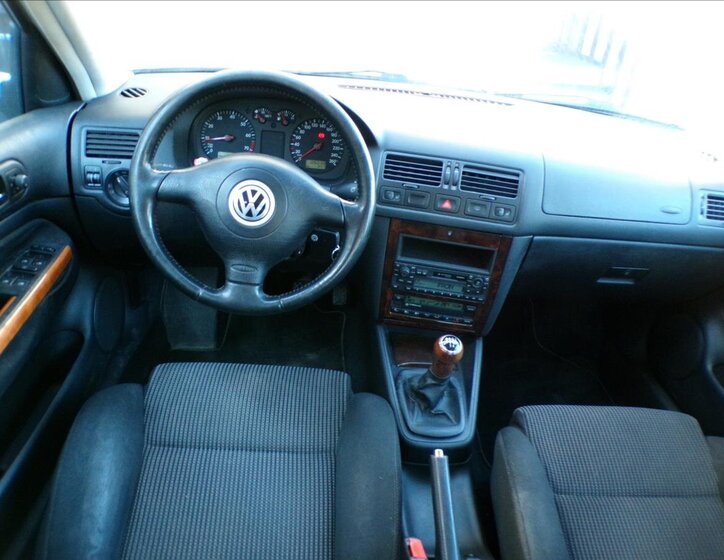 Volkswagen Bora Sedan / Limuzína 1,6 l 74 kw