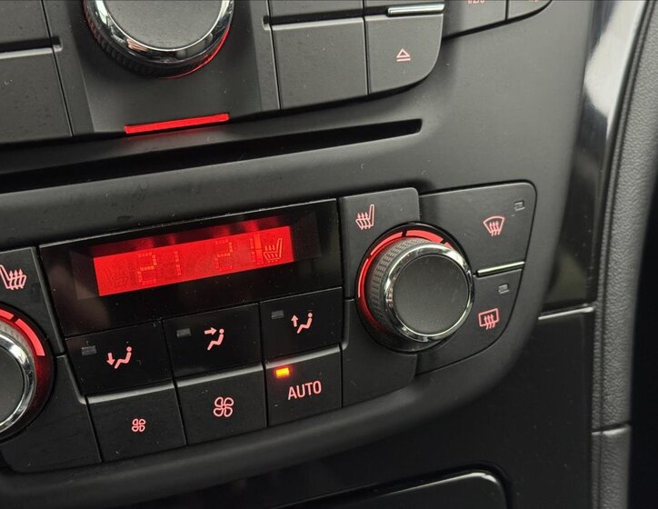 Opel Insignia Sedan / Limuzína 2,0 l 118 kw