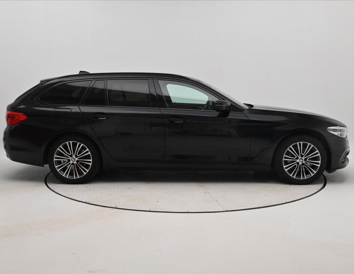 BMW Řada 5 Kombi 3,0 l 195 kw