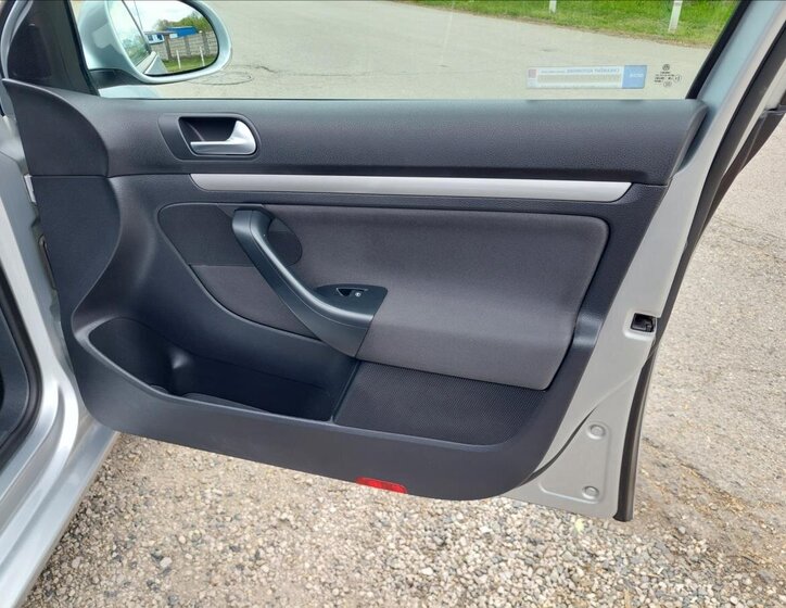 Volkswagen Golf Kombi 1,6 l 77 kw