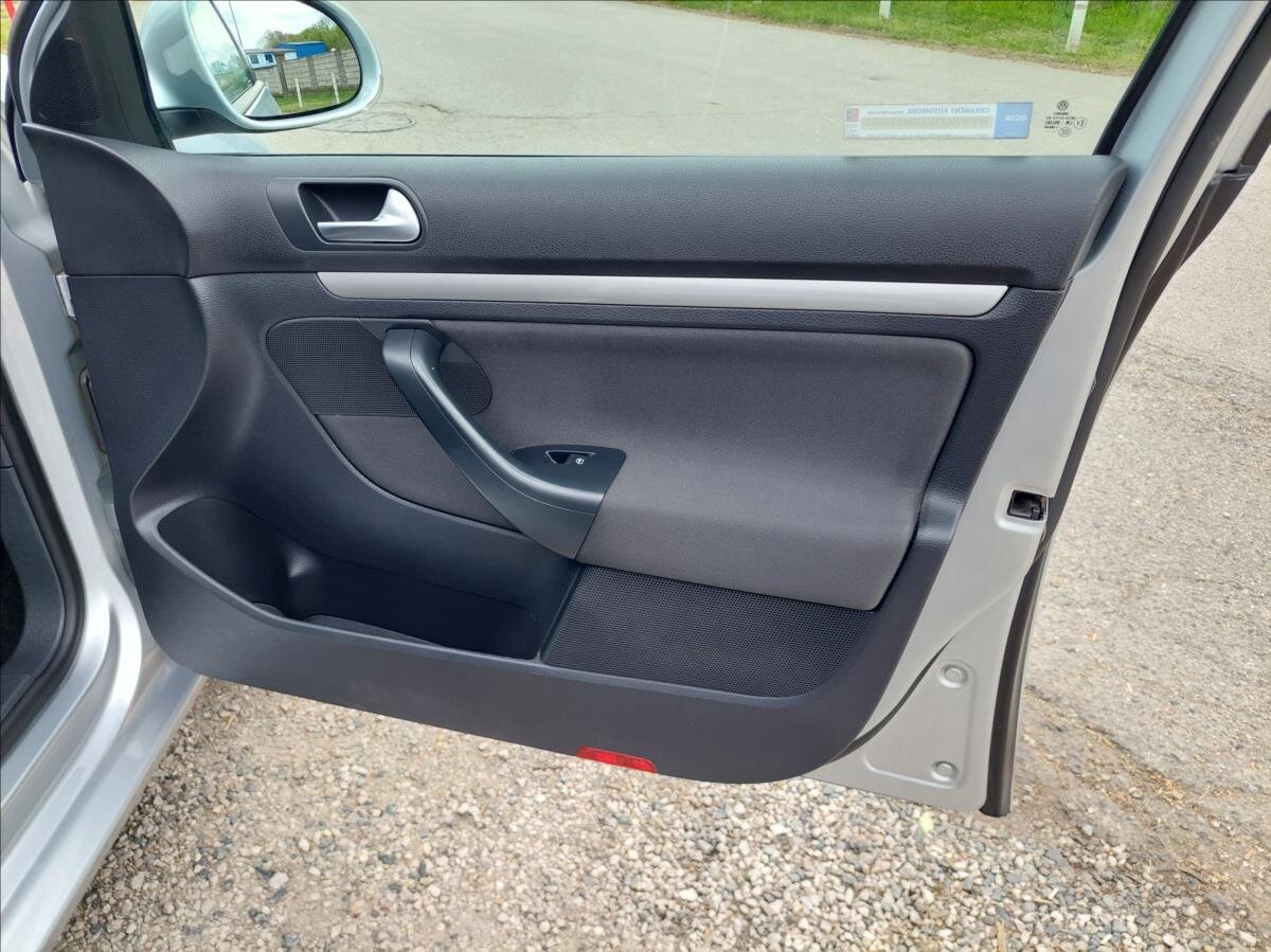 Volkswagen Golf Kombi 1,6 l 77 kw