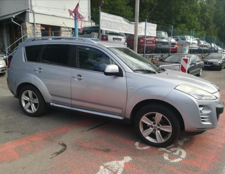 Peugeot 4007 15