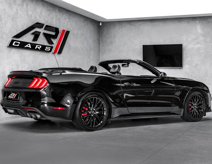 Ford Mustang 6