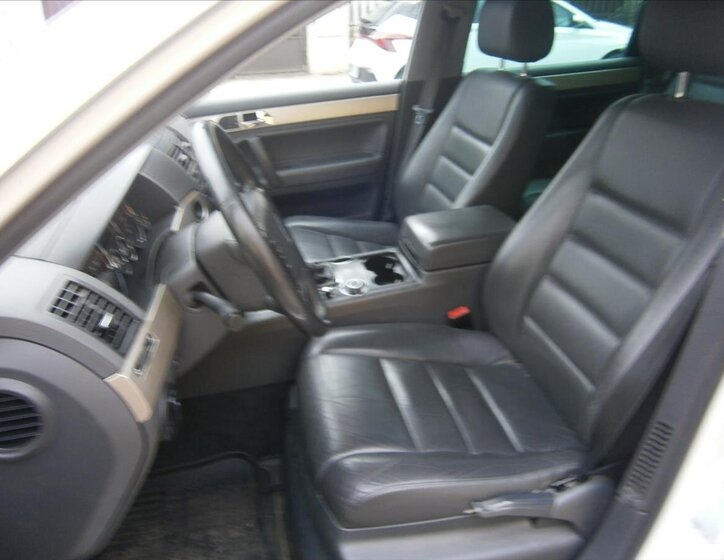 Volkswagen Touareg 8