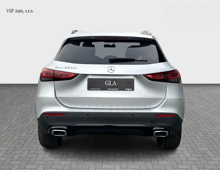 Mercedes-Benz GLA 4