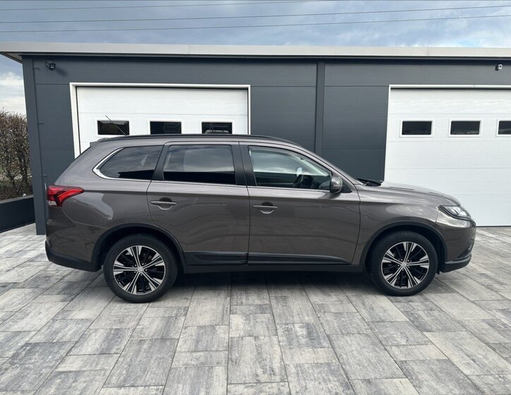 Mitsubishi Outlander SUV / Terénní 2,3 l 110 kw