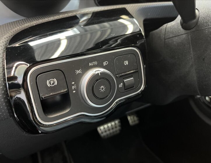 Mercedes-Benz CLA Kombi 1,3 l 118 kw