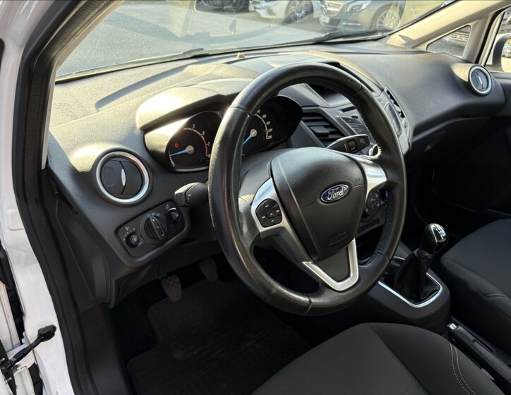 Ford Fiesta 13