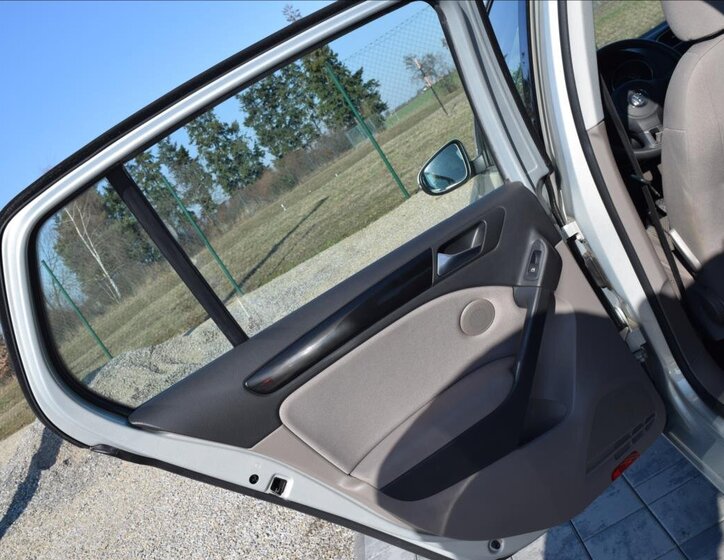 Volkswagen Golf Kombi 1,6 l 66 kw