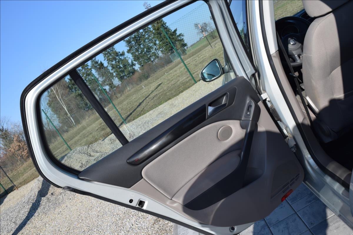 Volkswagen Golf Kombi 1,6 l 66 kw