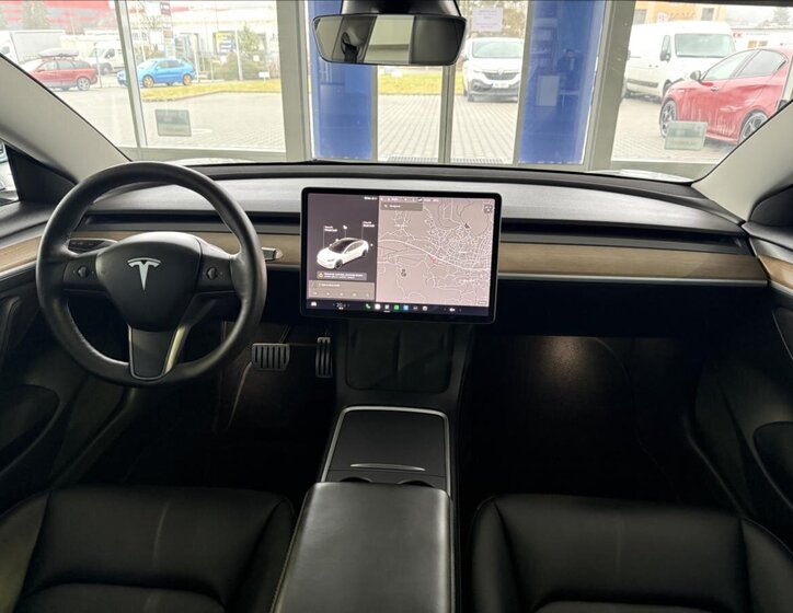 Tesla Model 3 Sedan / Limuzína 0,0 377 kw