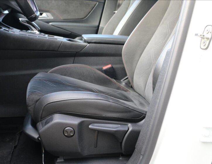 DS Automobiles DS7 Crossback Kombi 2,0 l 130 kw