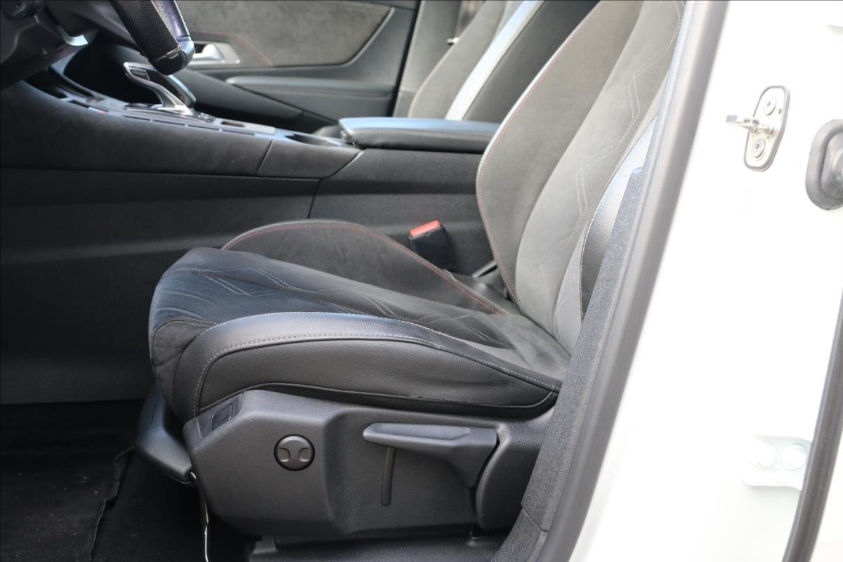 DS Automobiles DS7 Crossback Kombi 2,0 l 130 kw