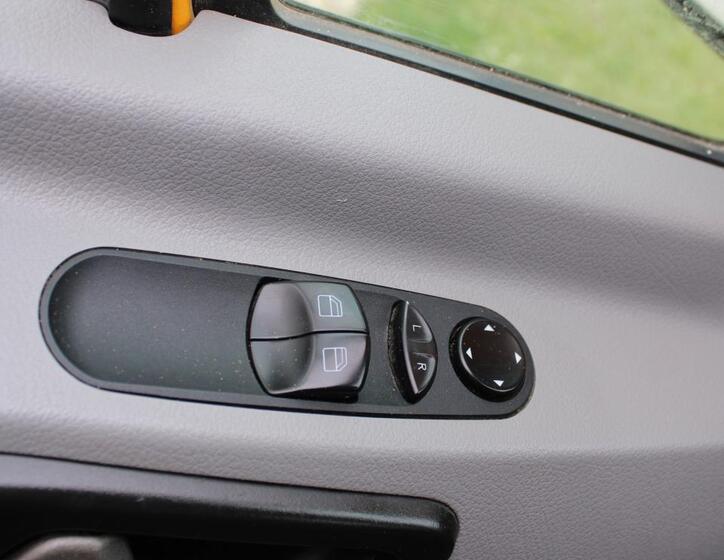 Mercedes-Benz Sprinter 17