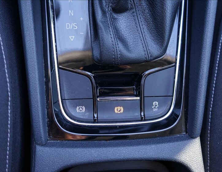 Škoda Karoq SUV / Terénní 1,5 l 110 kw