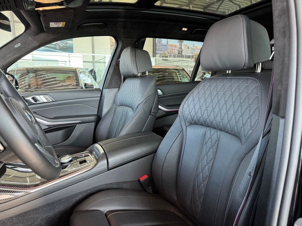 BMW X7 SUV / Terénní 4,4 l 390 kw