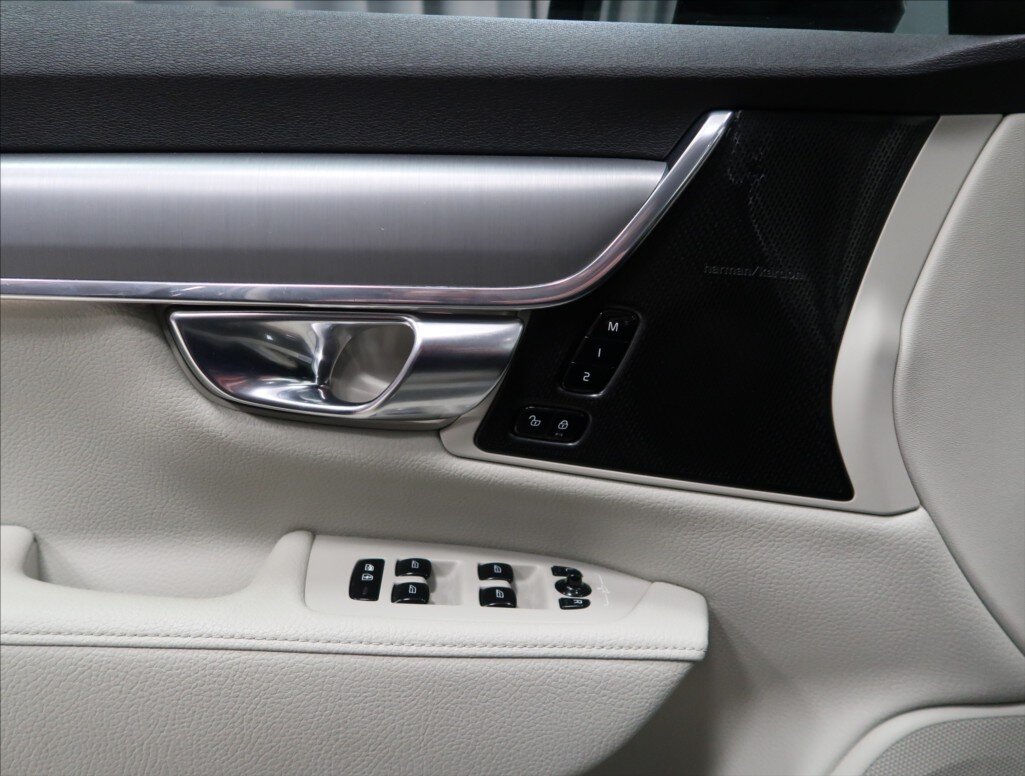 Volvo S90 Sedan / Limuzína 2,0 l 173 kw