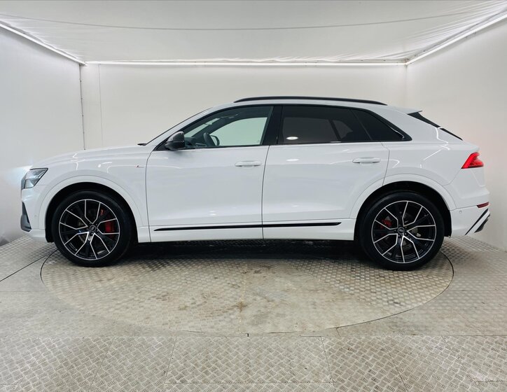 Audi Q8 SUV / Terénní 3,0 l 210 kw
