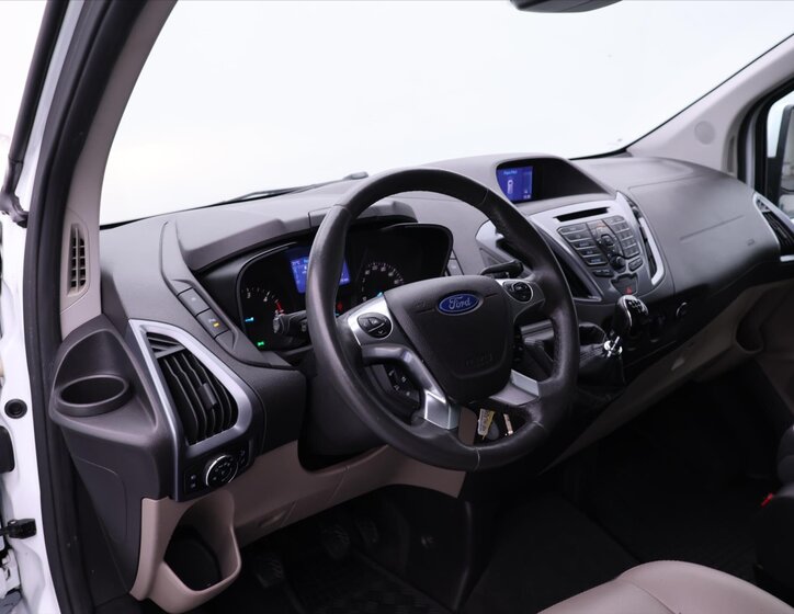 Ford Tourneo Custom 27
