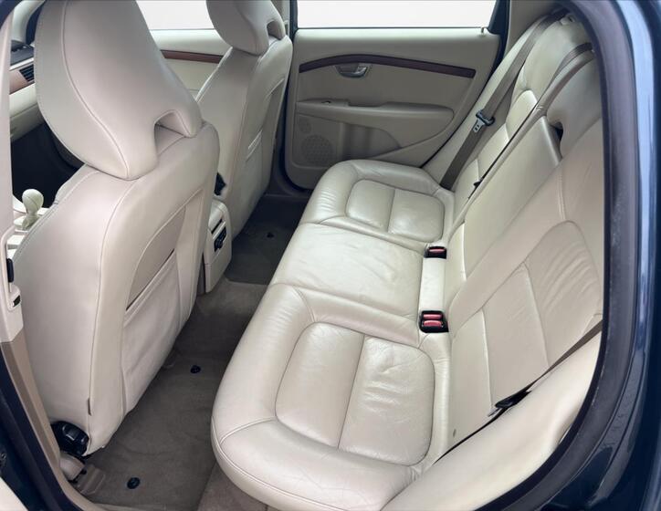 Volvo V70 14