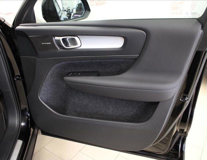 Volvo XC40 Kombi 2,0 l 145 kw