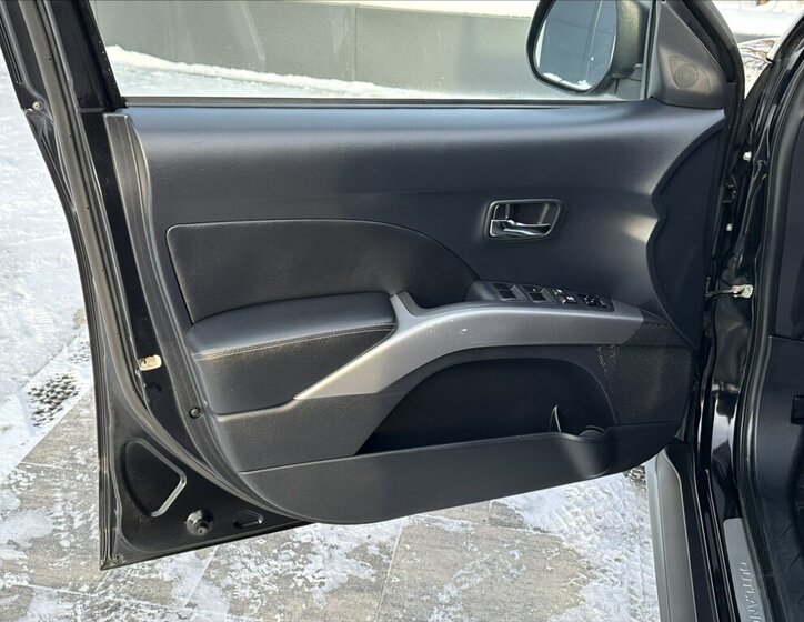 Mitsubishi Outlander 10