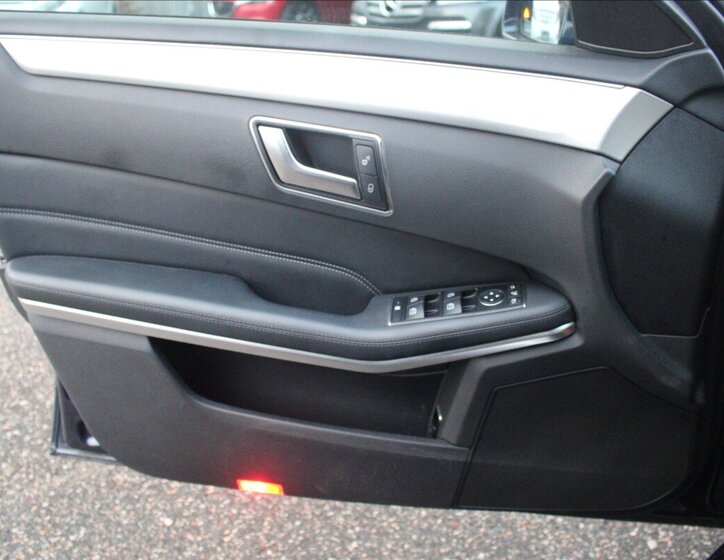 Mercedes-Benz Třídy E 30