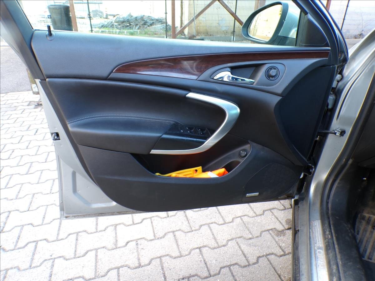 Opel Insignia Kombi 2,0 l 118 kw