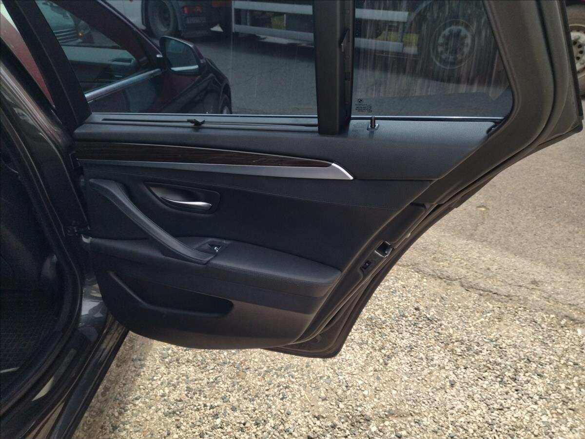 BMW Řada 5 Kombi 3,0 l 190 kw