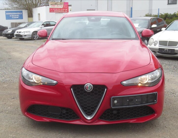 Alfa Romeo Giulia Sedan / Limuzína 2,1 l 110 kw