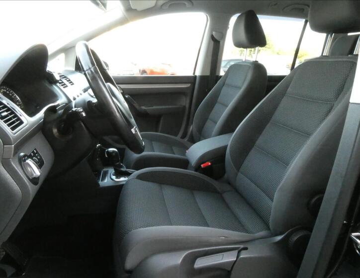 Volkswagen Touran 16